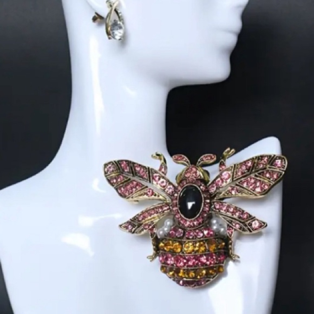 Bee-happy! PINK & GOLD Bee Brooch! - Picture 2 of 7